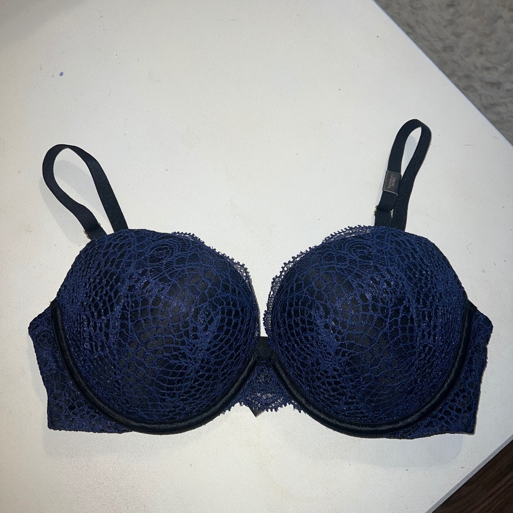Victoria’s Secret very sexy push up bra size 34D